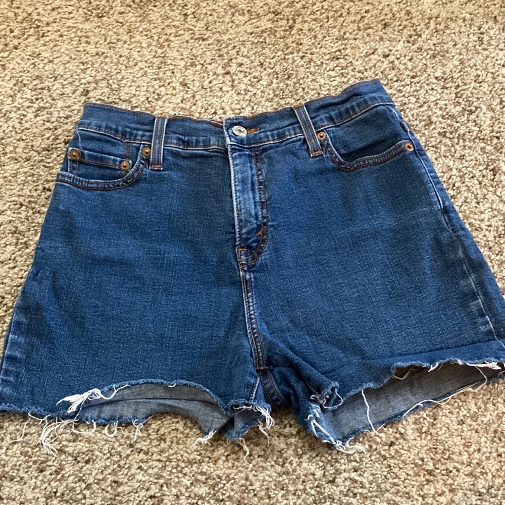 Womens Levi’s cutoff short shorts